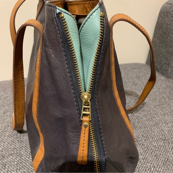 Fossil Leather Shoulder Bag - Picture 2 of 13